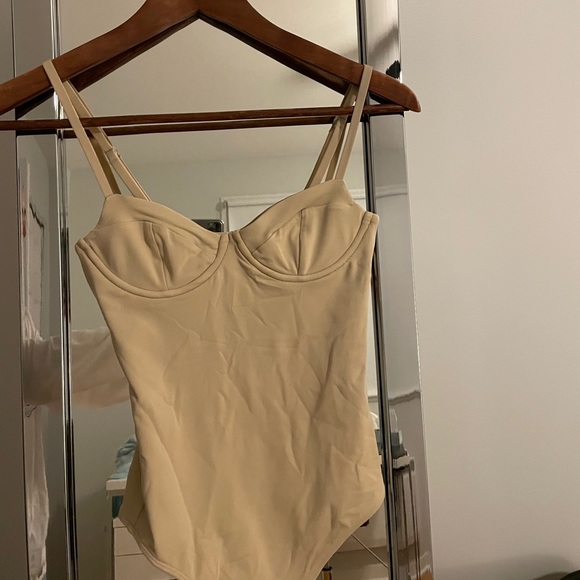 Aritzia babaton bustier bodysuit - Picture 1 of 4